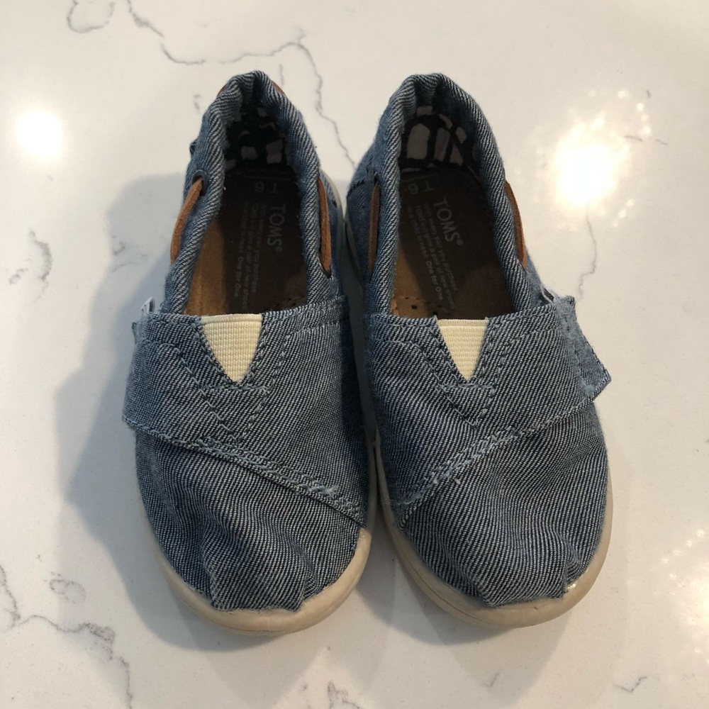 Adorable TOMS denim shoes